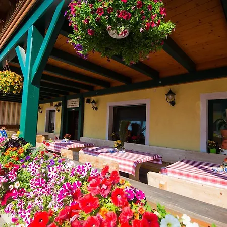 Fruhstuckspension Kirchenwirt - Familie Lercher Bed & Breakfast