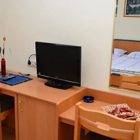 Bed & Breakfast Fruhstuckspension Kirchenwirt - Familie Lercher *