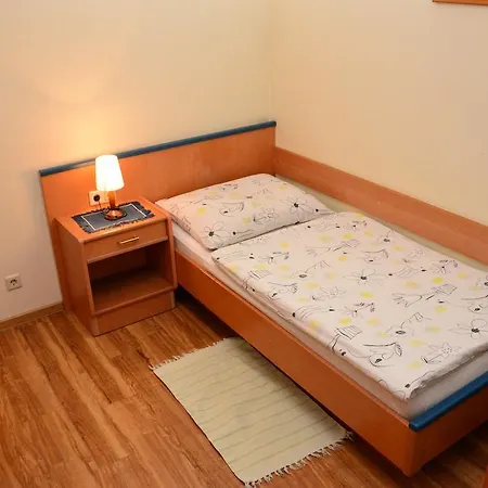Bed & Breakfast Fruhstuckspension Kirchenwirt - Familie Lercher Lieboch