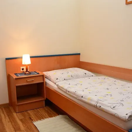 Bed & Breakfast Fruhstuckspension Kirchenwirt - Familie Lercher Lieboch