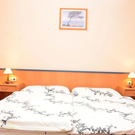 Bed & Breakfast Fruhstuckspension Kirchenwirt - Familie Lercher