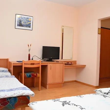 Bed & Breakfast Fruhstuckspension Kirchenwirt - Familie Lercher *