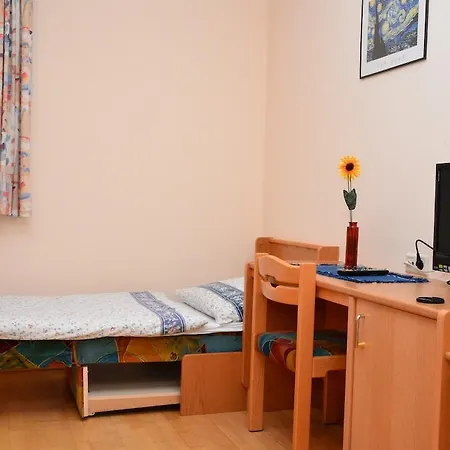 Bed & Breakfast Fruhstuckspension Kirchenwirt - Familie Lercher