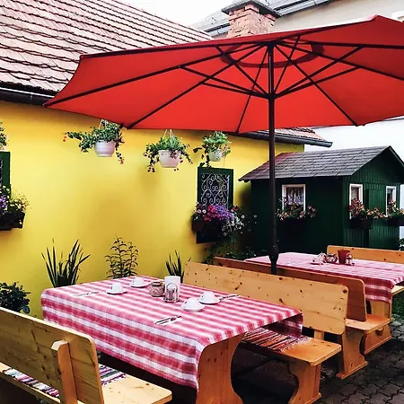 Bed & Breakfast Fruhstuckspension Kirchenwirt - Familie Lercher